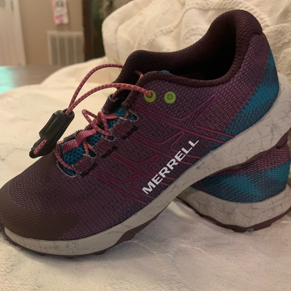 Kids size 13 Merrells tennis shoe